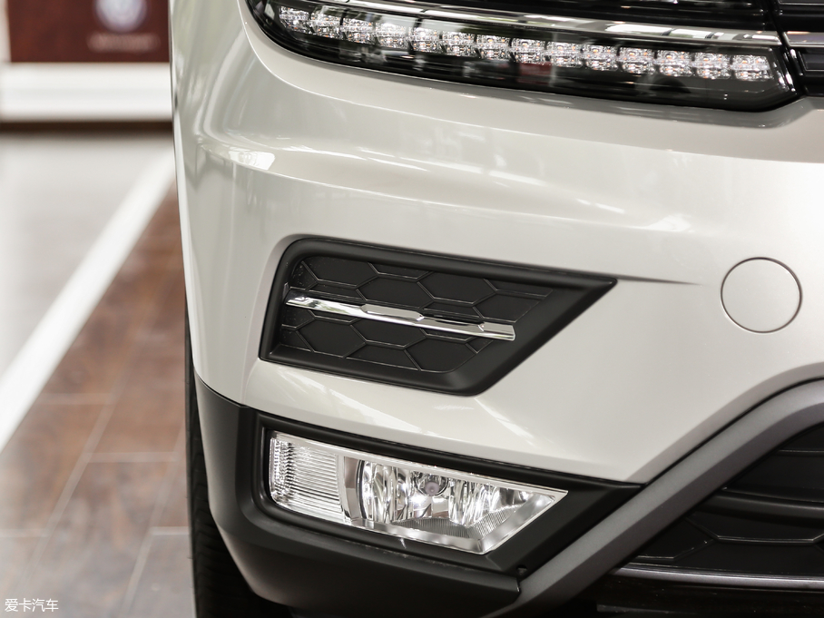 2018;^L Ŀ 380TSI A