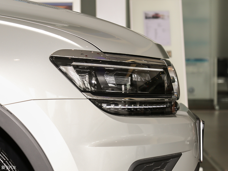 2018;^L Ŀ 380TSI (q)A