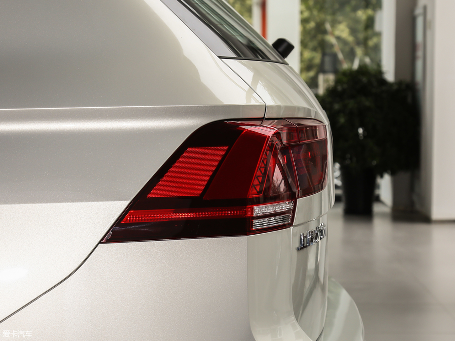 2018��;�^L �Ŀ� 380TSI �����A��