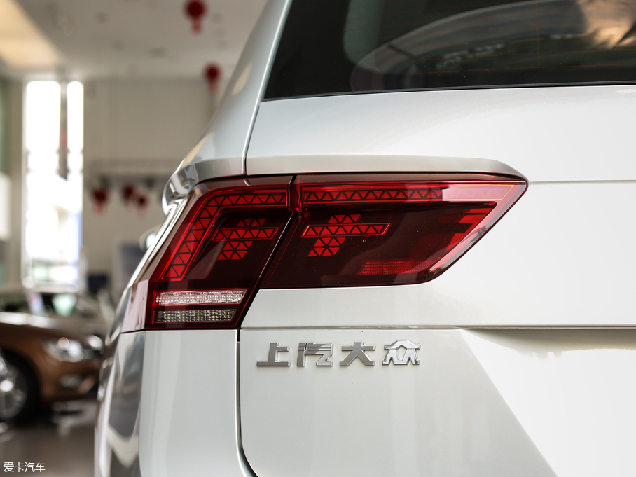 2018;^L Ŀ 380TSI (q)A