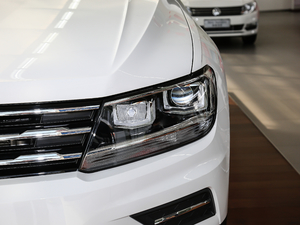 2018款330TSI 两驱舒适版 大灯