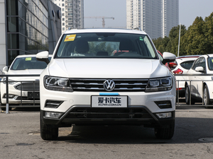 2018款330TSI 两驱豪华版 正前