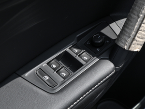 2018330TSI (q)A {܇ƅ^(q)	