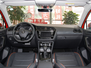 2018款330TSI 两驱旗舰版 内饰全景