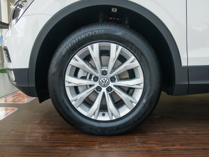 2018款330TSI 两驱风尚版 轮圈