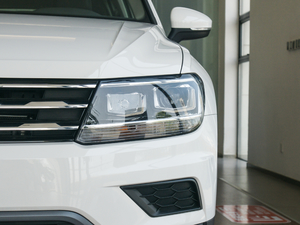 2018款330TSI 两驱风尚版 大灯