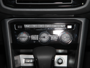 2018款330TSI 两驱豪华版 空调调节