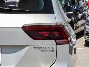 2018款改款 380TSI 四驱旗舰版 尾灯