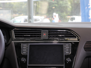 2018330TSI (q)m {(dio)L(fng)