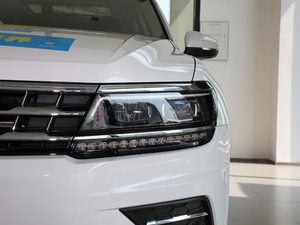 2018款380TSI 四驱尊崇旗舰版 大灯