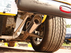 2011款猎兽PROWLER 排气管