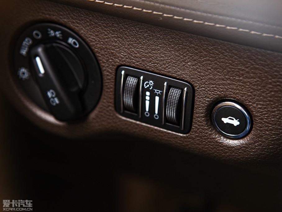 2012R˹300C(M) 3.6L A