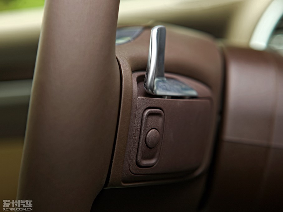 2012R˹300C(M(jn)) 3.6L A