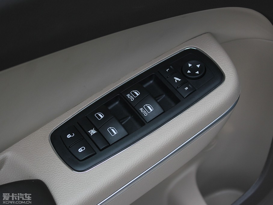 2012R˹300C(M(jn)) 3.6L A