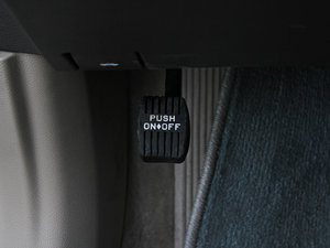 2012款3.6L 豪华版 驻车制动器