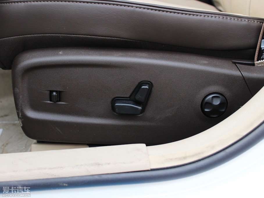 2013R˹300C(M(jn)) 3.6L 