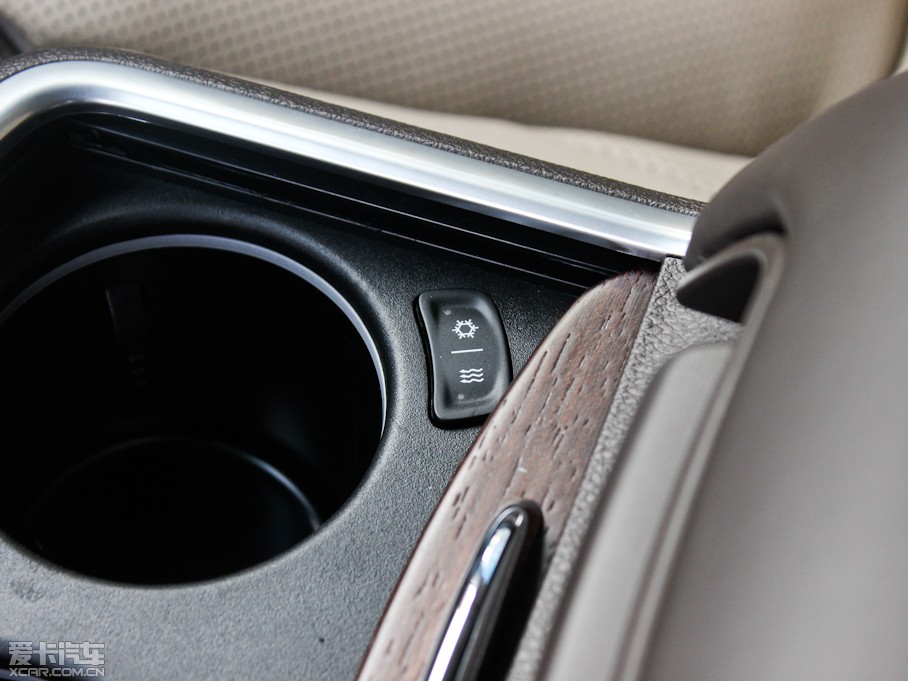 2013R˹300C(M(jn)) 3.6L 