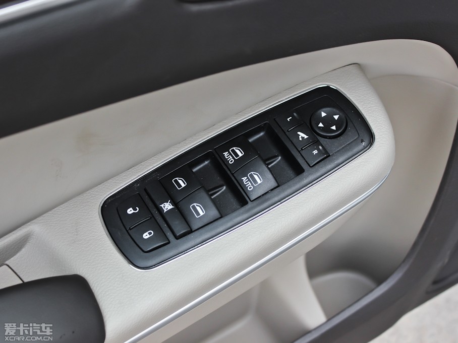 2013R˹300C(M(jn)) 3.6L 