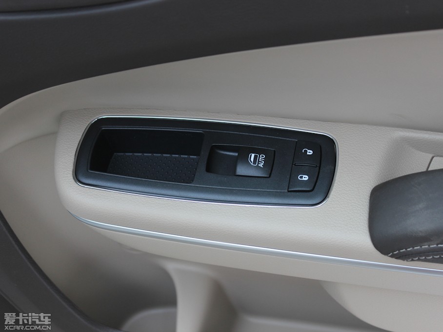 2013R˹300C(M(jn)) 3.6L 