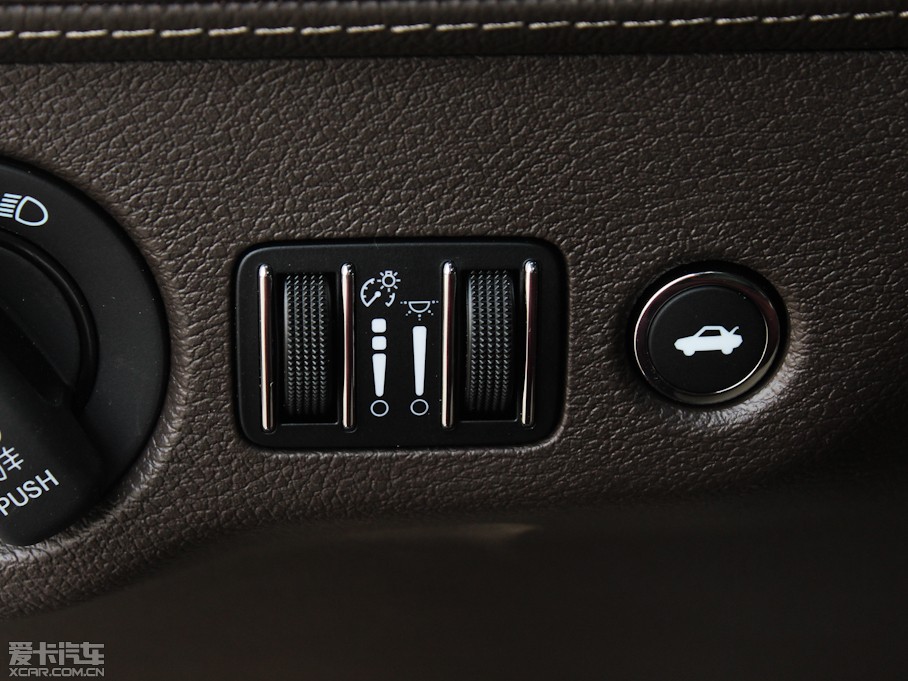 2013R˹300C(M(jn)) 3.6L 