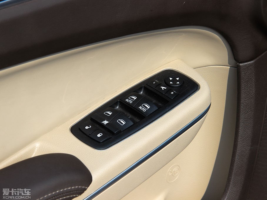 2013R˹300C(M(jn)) 3.6L 