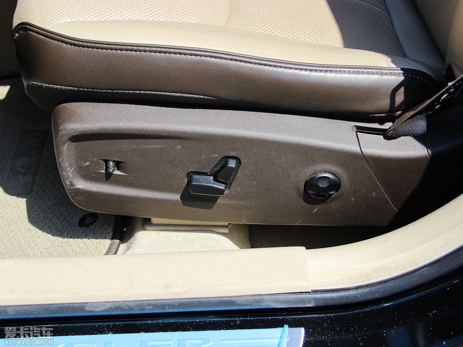 2013R˹300C(M) 3.6L m