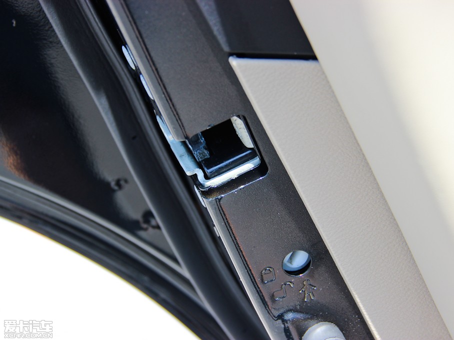 2013R˹300C(M) 3.6L m