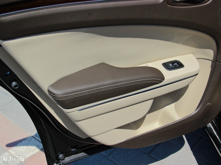 2013R˹300C(M) 3.6L m