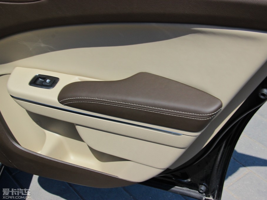 2013R˹300C(M) 3.6L m