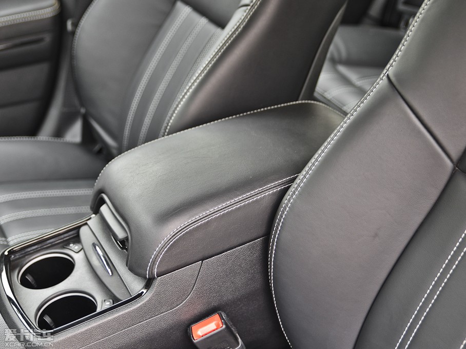 2013R˹300C(M(jn)) 3.6L Shа