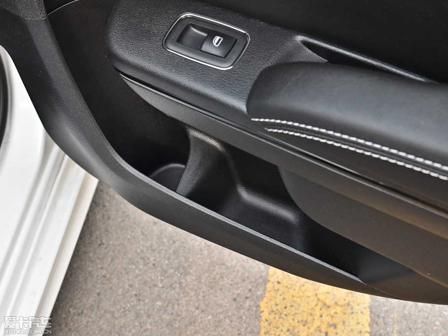 2013R˹300C(M(jn)) 3.6L Shа