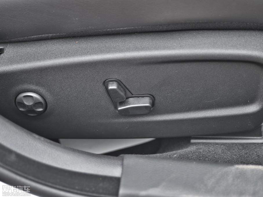 2013R˹300C(M(jn)) 3.6L Shа