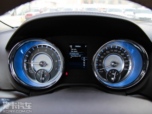 克萊斯勒2013款克萊斯勒300C