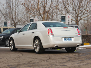 2013款3.6L 尊崇版 左后45度