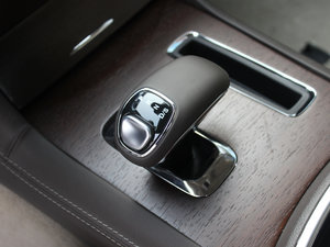 2013款3.6L 尊崇版 换挡杆