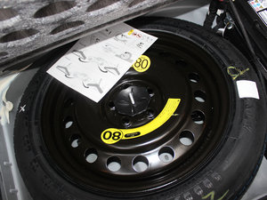 2013款3.6L 尊崇版 备胎