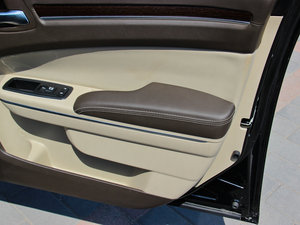 2013款3.6L 尊适版 空间座椅
