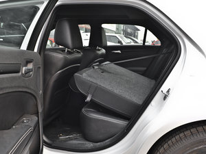 2013款3.6L S锋尚版 后排座椅放倒