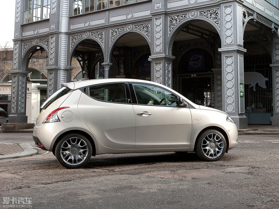 2012R˹Ypsilon 