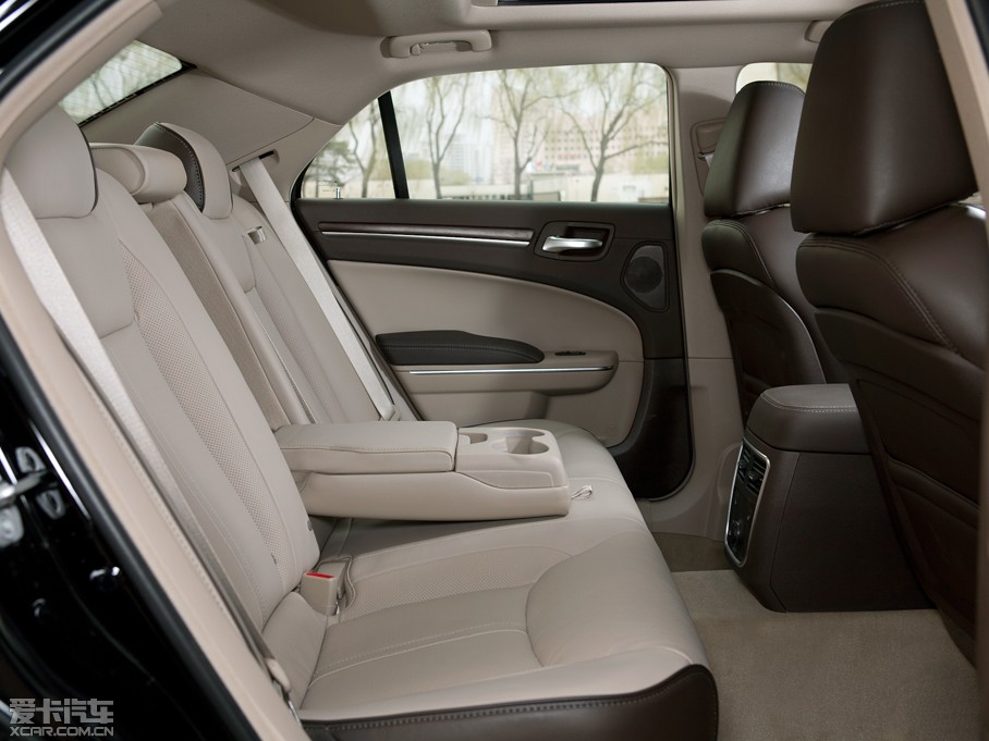 2014R˹300C(M(jn)) 3.0L ׿Խ