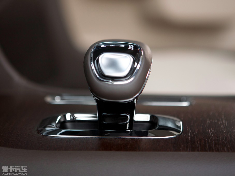 2014R˹300C(M(jn)) 3.0L ׿Խ