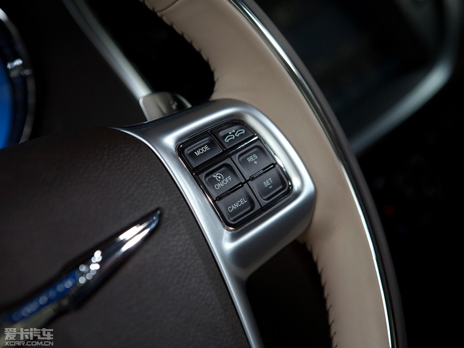 2014R˹300C(M(jn)) 3.0L ׿Խ