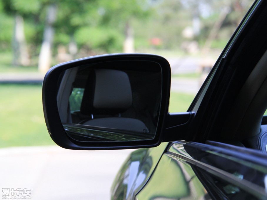 2014R˹300C(M(jn)) 3.0L ׿Խ