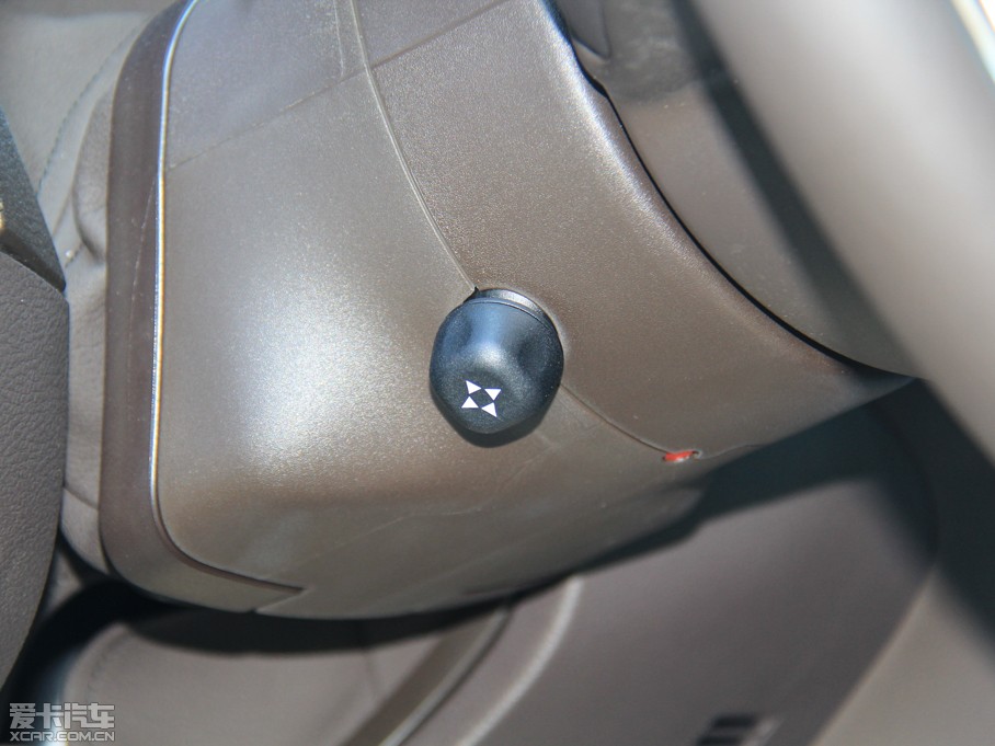 2014R˹300C(M(jn)) 3.0L ׿Խ