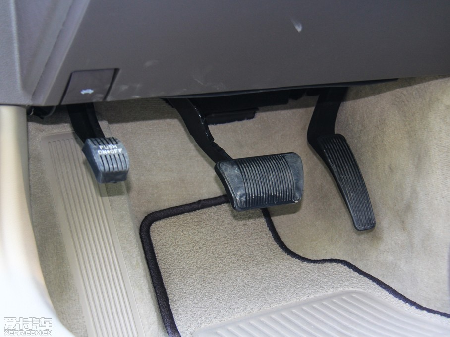 2014R˹300C(M(jn)) 3.0L ׿Խ