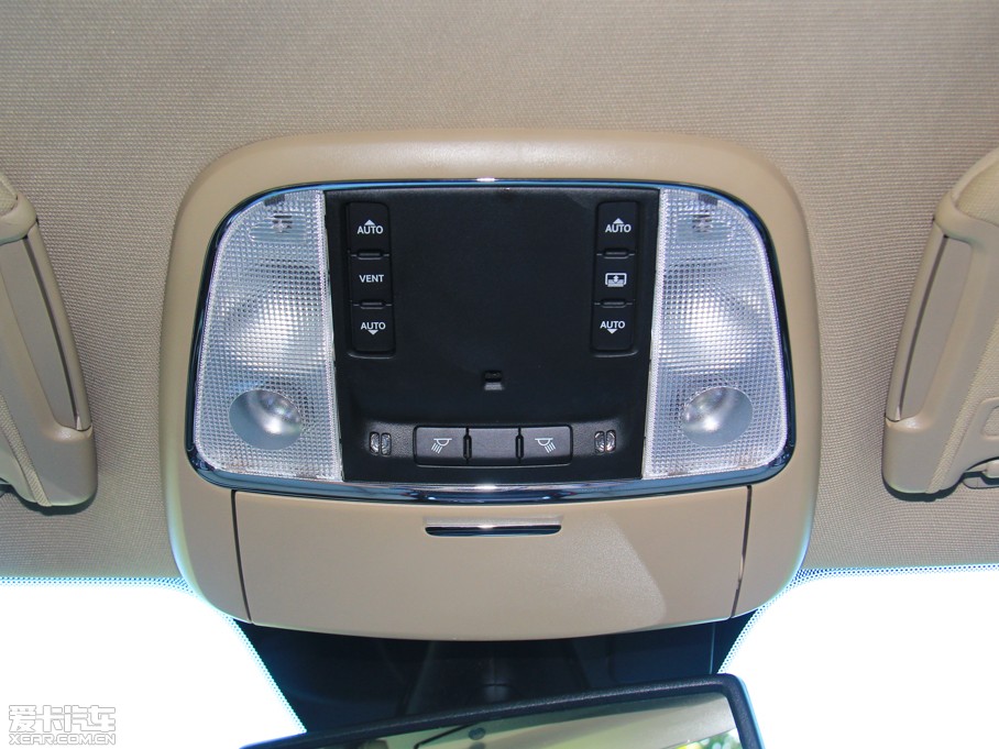 2014R˹300C(M) 3.0L ׿Խ