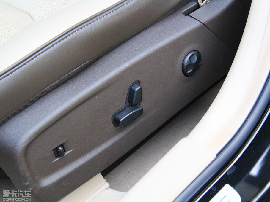 2014R˹300C(M) 3.0L ׿Խ