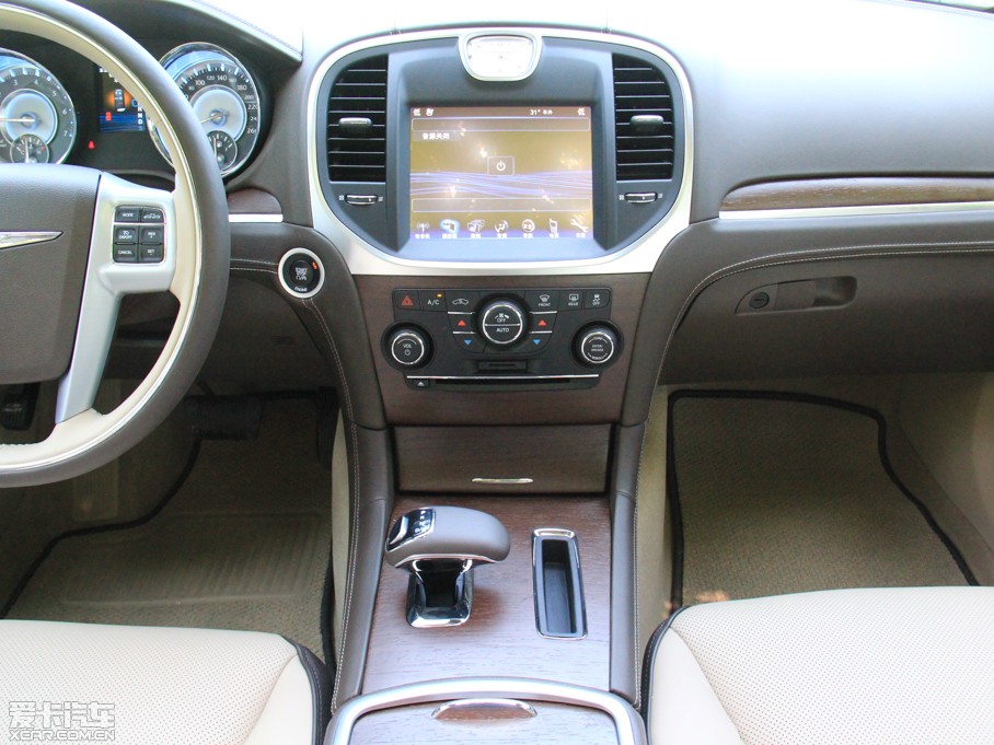 2014R˹300C(M(jn)) 3.0L ׿Խ