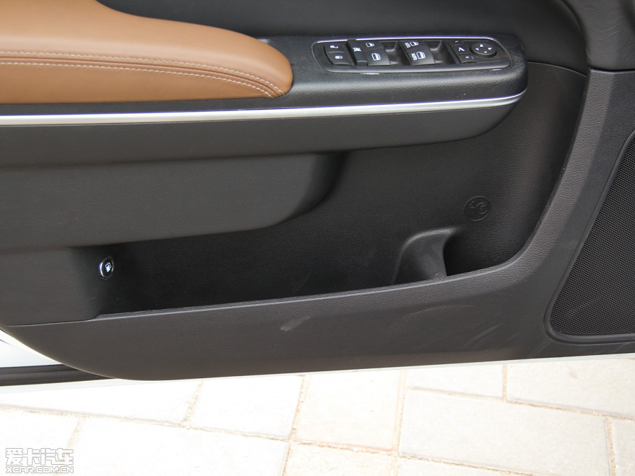 2014R˹300C(M) 3.0L ׿Խ