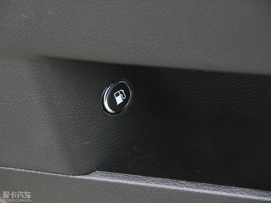 2014R˹300C(M(jn)) 3.0L ׿Խ